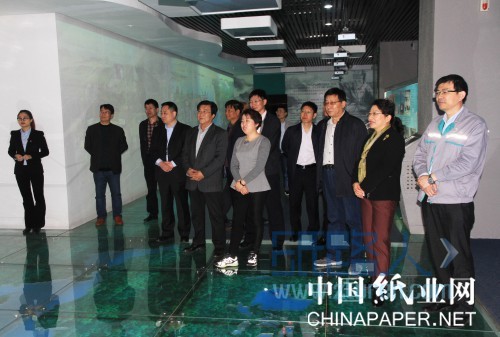 日照市政協(xié)副主席林玉營及客人一行到亞太森博進行調(diào)研